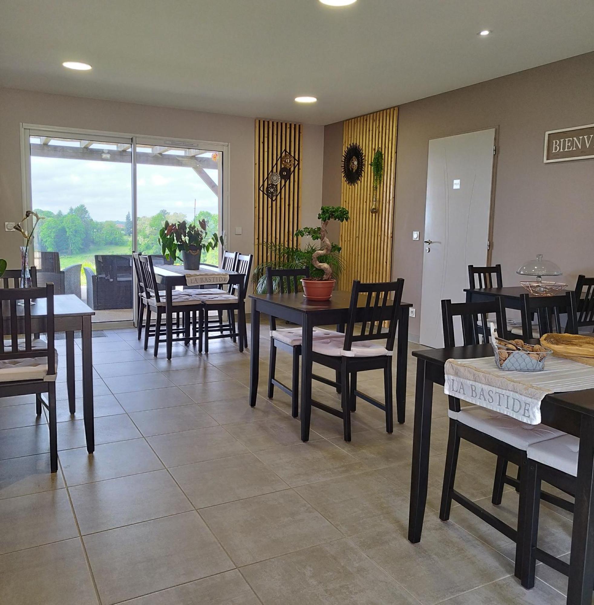 La Sarlamandre, Chambres Et Table D'Hotes Marcillac-Saint-Quentin Exteriér fotografie