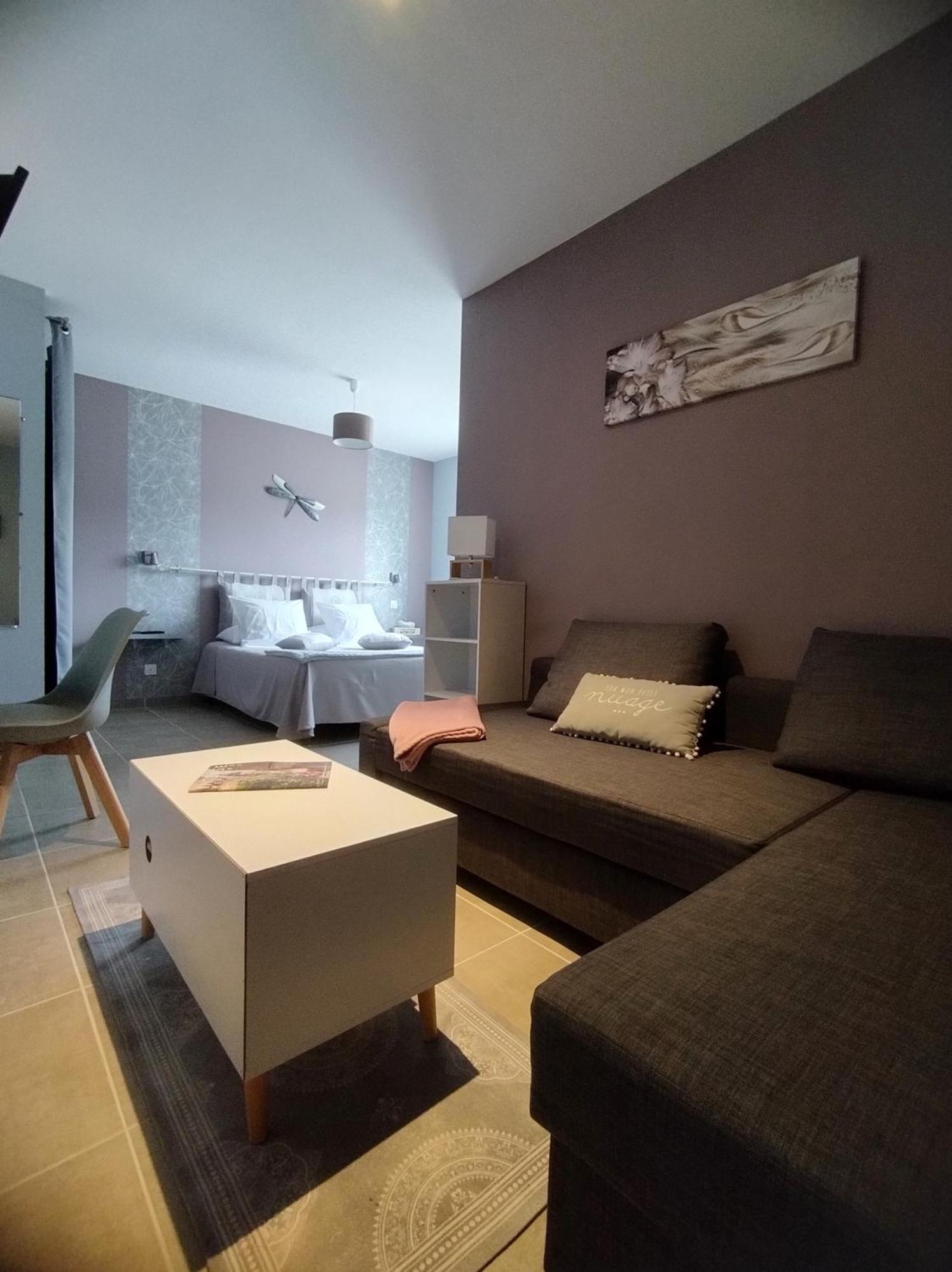 La Sarlamandre, Chambres Et Table D'Hotes Marcillac-Saint-Quentin Exteriér fotografie