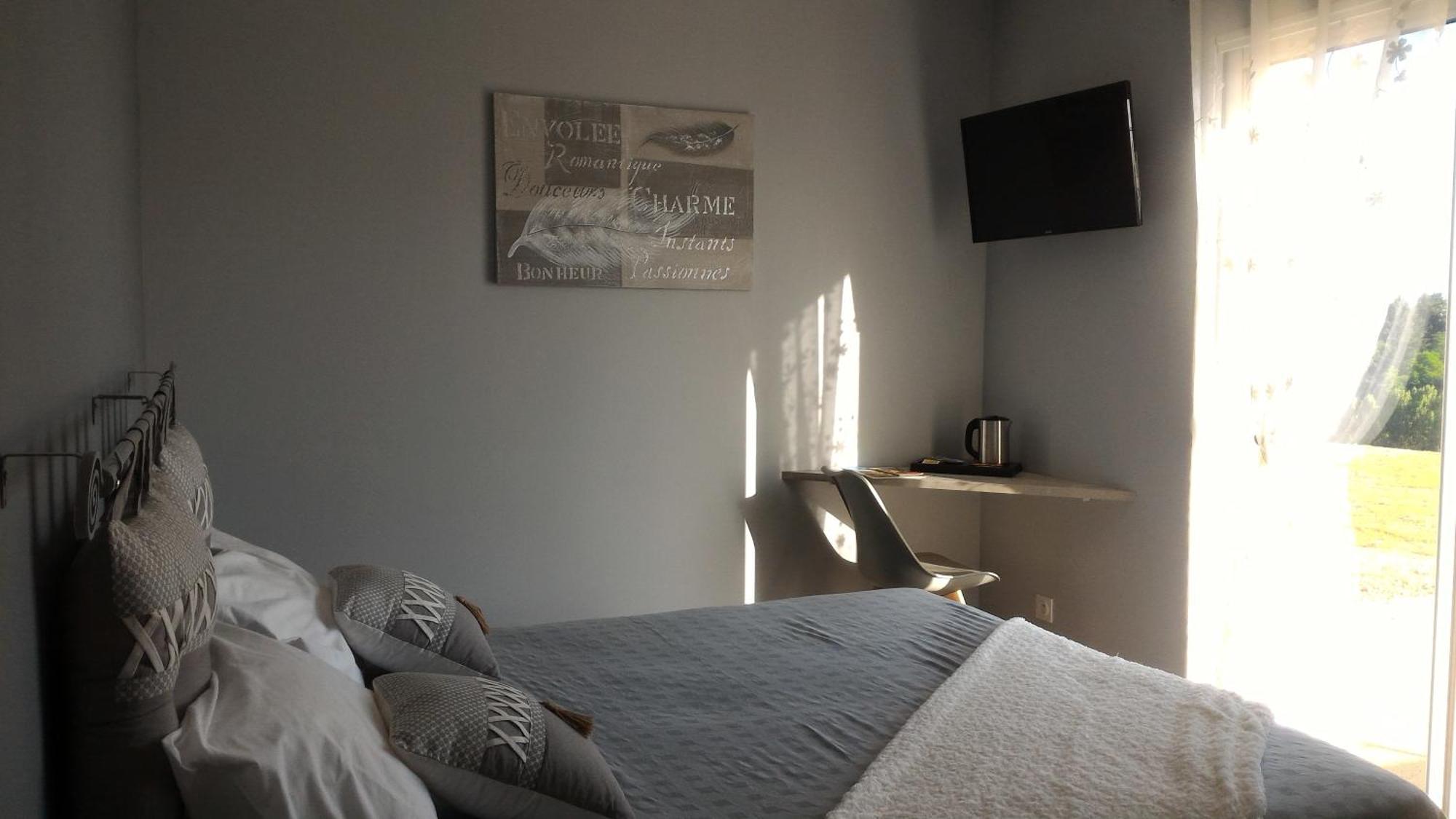 La Sarlamandre, Chambres Et Table D'Hotes Marcillac-Saint-Quentin Exteriér fotografie
